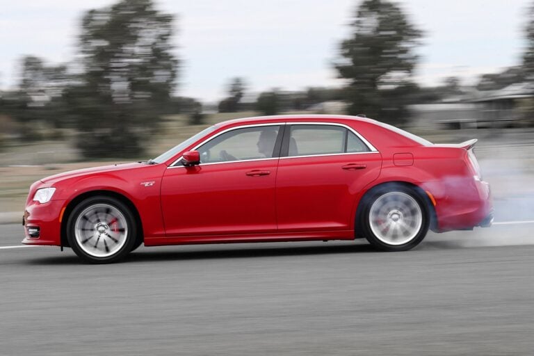 Chrysler 300 SRT V8