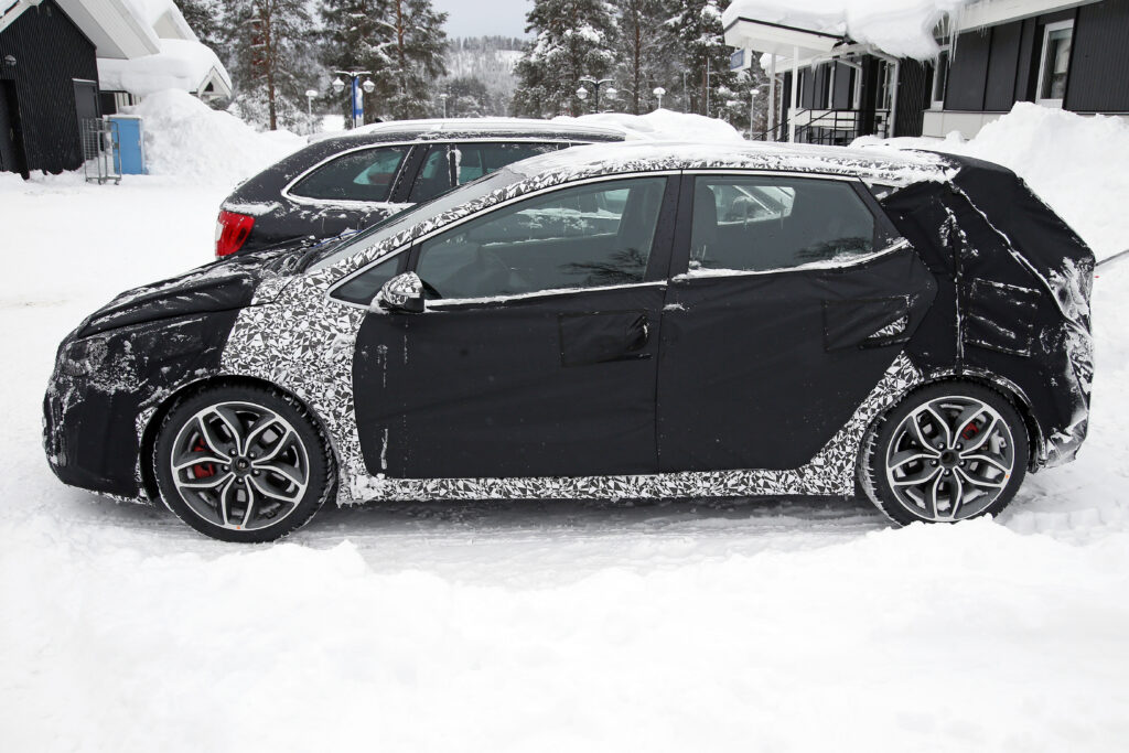 2015 Kia Proceed GT spy shots
