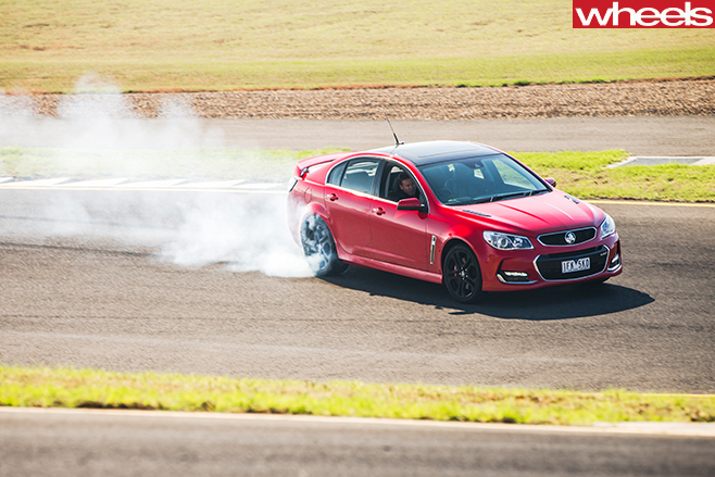 Holden -Commodore -drifting
