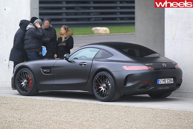 2016-Mercedes -AMG-GT-R-rear -side