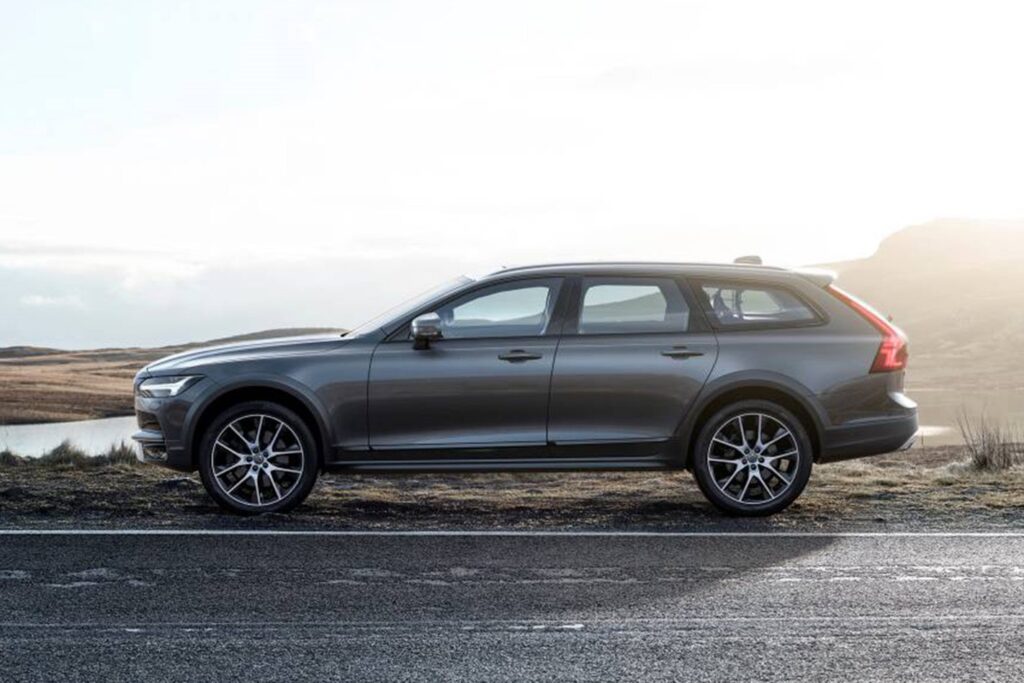 2017 Volvo V90 Cross Country