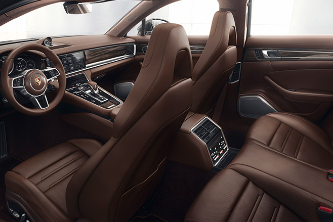 2018 Porsche Panamera Sport Turismo interior