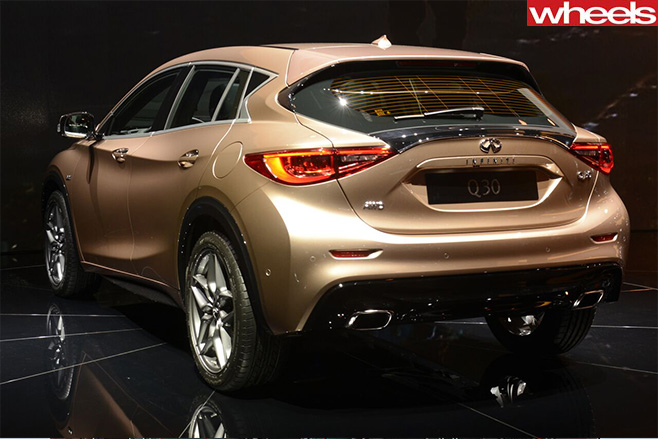 Infiniti -q 30-rear