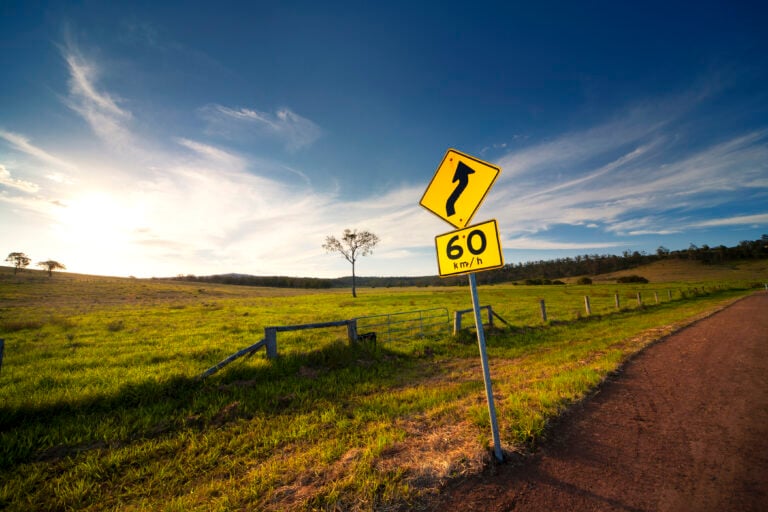 Speed sign corner 60
