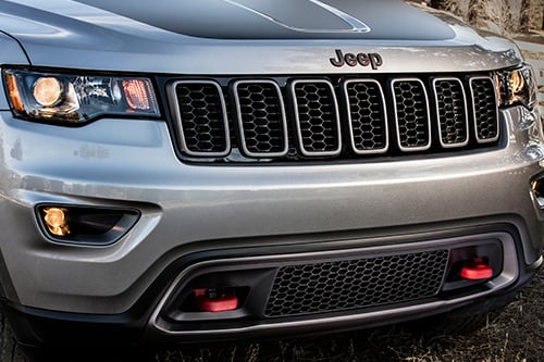 All updated Grand Cherokees now sport a new look to their front