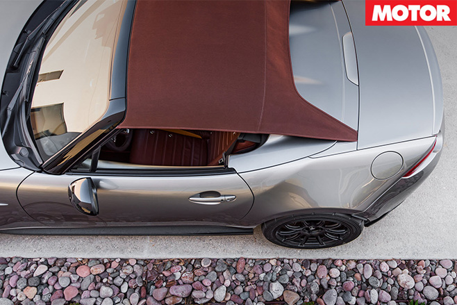 Mazda MX-5 Spyder top