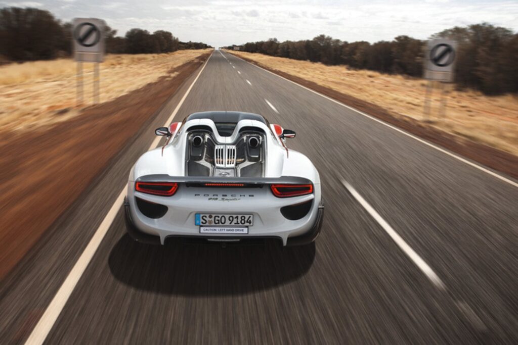 Porsche 918 Hybrid in the Northern Territory