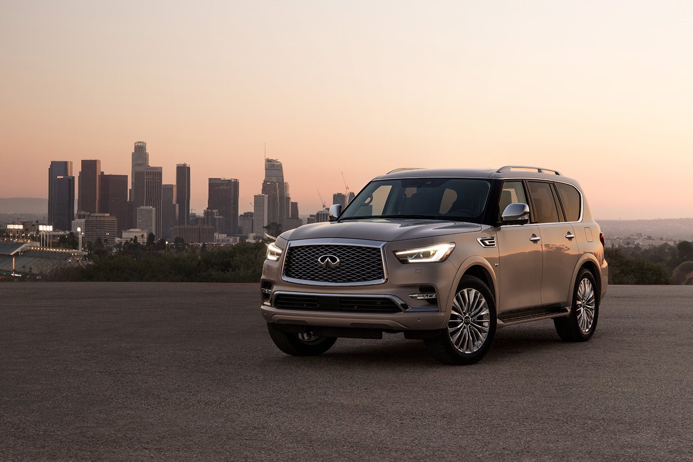 Infiniti QX80 SUV main