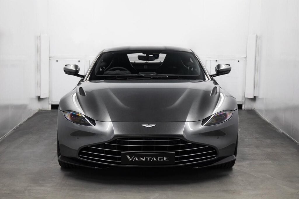 aston martin vane grille