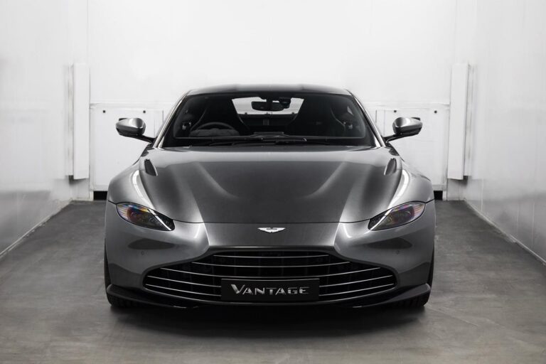 aston martin vane grille