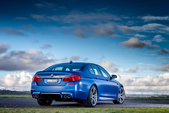 BMW-M5-Pure -rear -embed