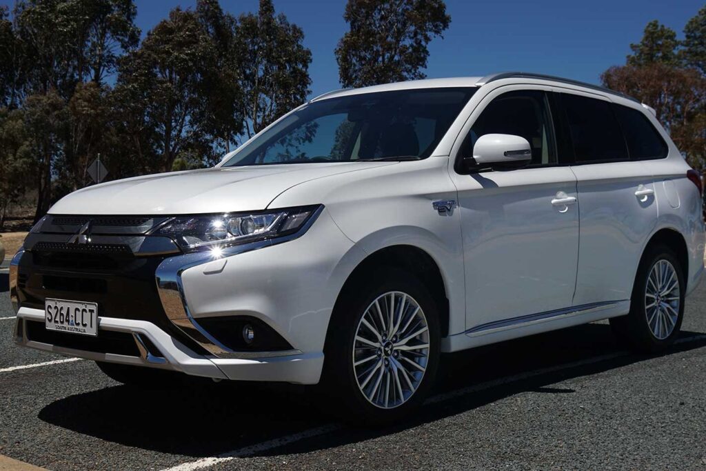 2020 Mitsubishi Outlander PHEV specs and pricing
