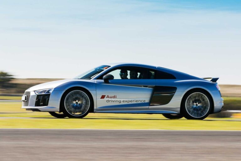 Professional driver training Audi R8 V10 Plus track