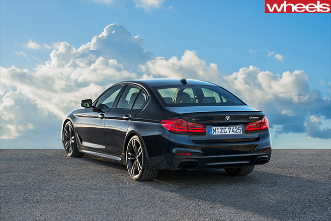 BMW-M550i -2017-rear -side -closeup
