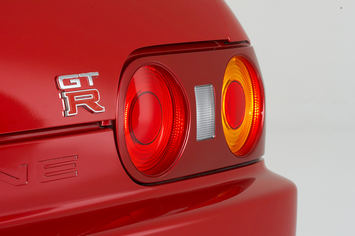 1991-Nissan-Skyline-GT-R-tailights.jpg