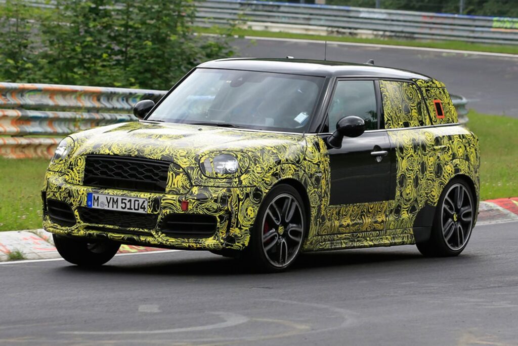 2017 Mini Countryman JCW spy pics
