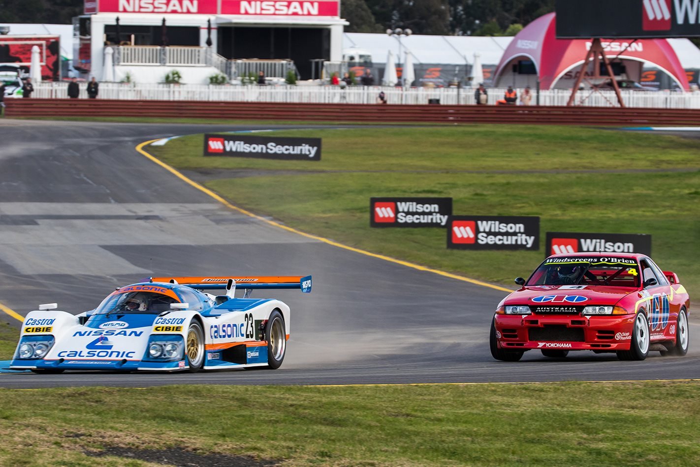 Nissan Calsonic vs Nissan Skyline